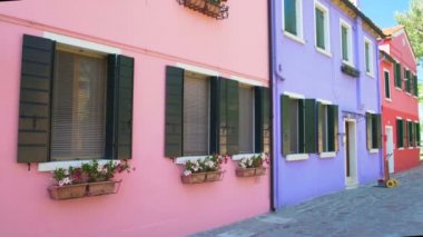 Satır Burano, Venedik, düzenli renkli binalar renkli evlerin panorama