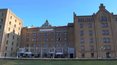 Turistik tekne kanalda, yelken manzaralı Hotel café Giudecca Adası