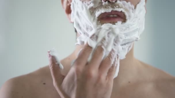 Middle-aged male disappointed and angry because of quality of new shaving foam — Stock Video