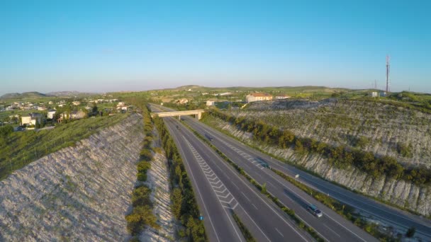 Verkeer camera's tot vaststelling en opname van verkeer van voertuigen op het weggedeelte tol — Stockvideo