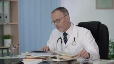 Doktor nadir hastalıklar hakkında bilgi arıyorum tıbbi kitap okuma