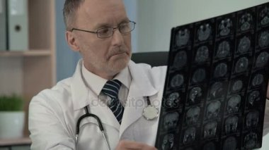 MRI eğitim ve arkadaşlarınıza posta yazma ciddi hastalığın emin doktor