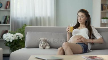 Anne-olmak içme suyu, sağlıklı beslenme ve beslenme gebelik vitamini üzerinde