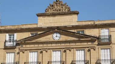 Cephe, Royal Academy of Baskça Bilbao, bilim ve eğitim