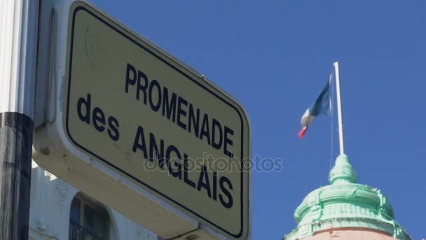 Promenade des Anglais, famosa rua ao longo do mar Mediterrâneo em Nice, França — Vídeo de Stock