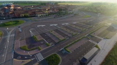 Otopark, çıkış Köyü Mantova, İtalya ücretsiz yerler kontrol üzerinde uçan uçak