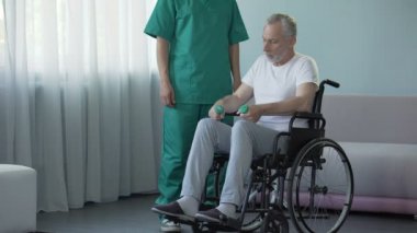 Kötü spinal yaralanma sonra kol kasları geliştirmek için motive edici hasta hasta doktor