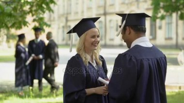 Erkek, kadın mezunları söz töreni, üniversite eğitimi, yetişkin hayat sonra