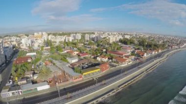 Panorama sahil Larnaka şehrinde, tatil beldesi Kıbrıs, havadan görünümü