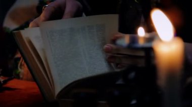 Açılış kitap ve bir büyü, beyaz büyü, extrasensory okuma enchantress
