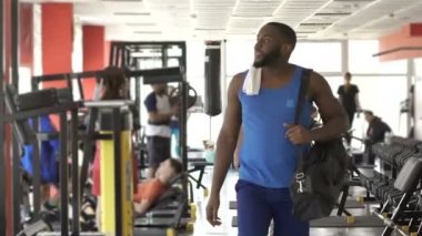 Afro-Amerikan erkek eğitim ve büyük ruh halinde yeni güne başlamak hazır bitmiş