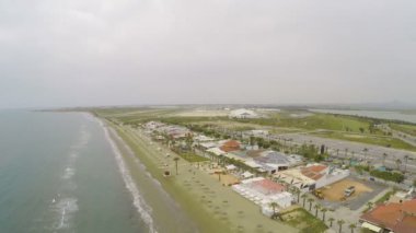 Güzel hava Kıbrıs, turizm tatil beldesi üzerinde görüntülemek ve sakin ol, manzara