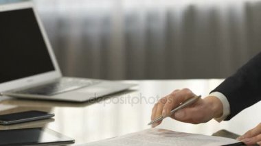 Sözleşme imzalama ve sallayarak elleri, anlaşma, stratejik karar iş ortakları