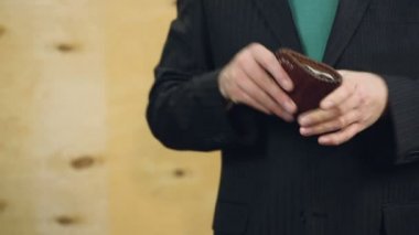 Zengin erkek konuk soran ipuçları, para ödülü, cömertlik için otel personeli