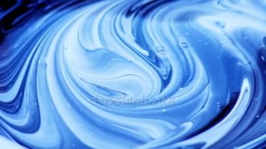 Elde etmek için dikkatli bir şekilde farklı renkleri karıştırma sanatçı bir iç tasarım mükemmel