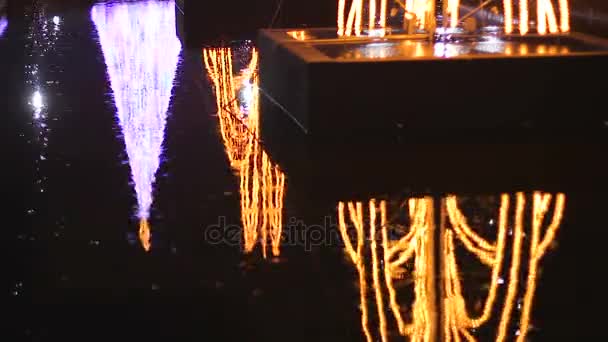 Brightly glowing Christmas tree reflecting in puddle of rain, bad weather — Stock Video