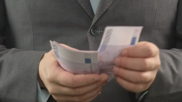 Unfairer stellvertretender Manager steckt Bestechungsgeld in seine Jackentasche, Korruption und Kriminalität — Stockvideo