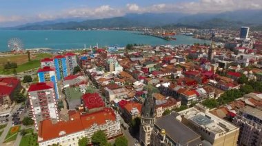 Batum Gürcistan, çatı ile cityscape ve Karadeniz, dağlar manzarası oluşturma