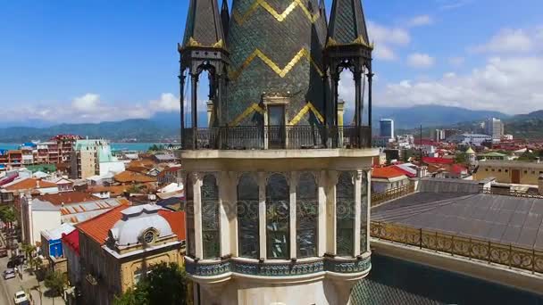 Architecturale details voor Astronomical clock tower in Batumi Georgië, attractie — Stockvideo