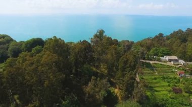 Batum Gürcistan Karadeniz ile Botanik Bahçesi yeşil tepelerde arka
