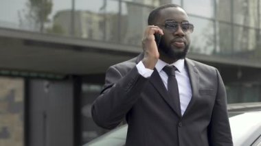Afro-Amerikan Oligark İşletme Merkezi, servet telefon satın tarafından tartışıyor