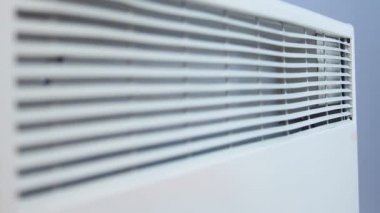 Taşınabilir elektrikli ısıtıcı, sıcaklık ayar cihazı ön ve yan görünümü