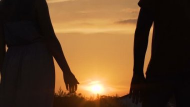 Sevgi dolu çift eller hayat birlikte, mutluluk ile gitmek karar vermek katılmadan