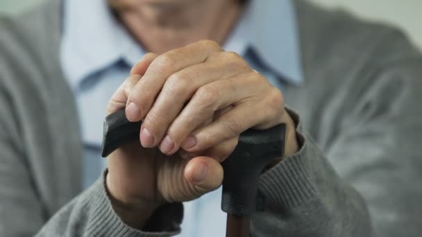 Nurse supporting old sick woman living in nursing home, ruthless old age — Stock Video