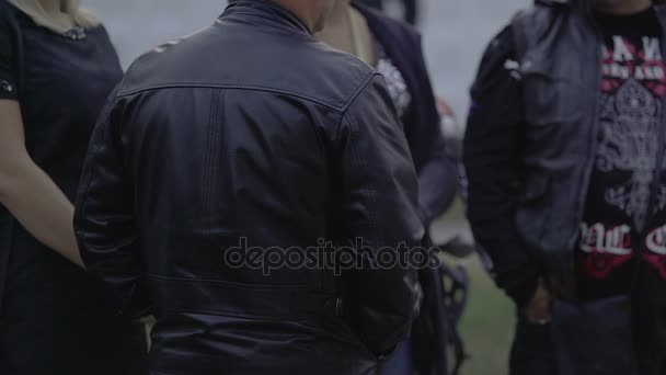 Group of suspicious people in black clothes gathered outside, criminal hangout — Stock Video