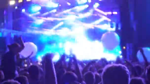 Great music performance turning into illuminated show with lasers and balloons — Stock Video