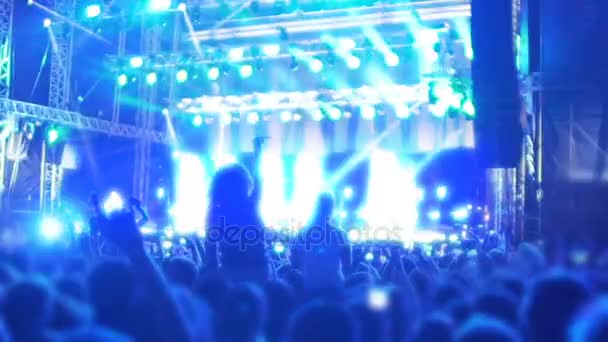 Verlichting show en live-opname maken ongelooflijke feestelijke sfeer — Stockvideo