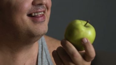 Tombul adam yeme sağlıksız gıda bağımlılığı aşmak, kilo elma,