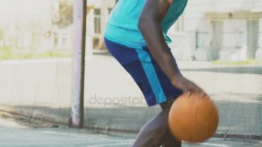Ustaca rakip, spor atlamak için basketbol oynamak, top top sürme atlet