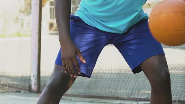 Basketball professionnel entraînement pendant le week-end, carrière sportive, slow-mo — Video