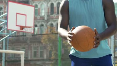 Alma ve işleme topu, açık eğitim, aktif yaşam tarzı basketbolcu