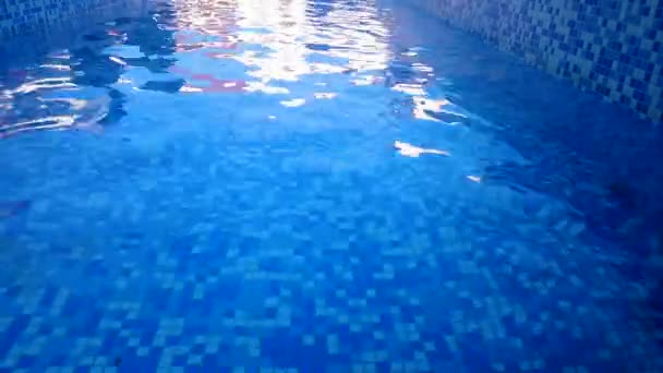 Krásná osvěžující vody v bazénu blue, resort a dovolenou, detail