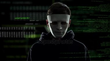 Maskeni, alarak anonim korkunç hacker bu suç açığa çıkması, itiraf