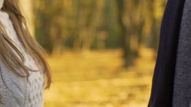 Karısı eller açık tarihi, dikkatli aşk tutum ortağına öpüşme koca