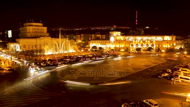 Place de la République avec fontaine musicale illuminée et Musée d'histoire, timelapse — Video