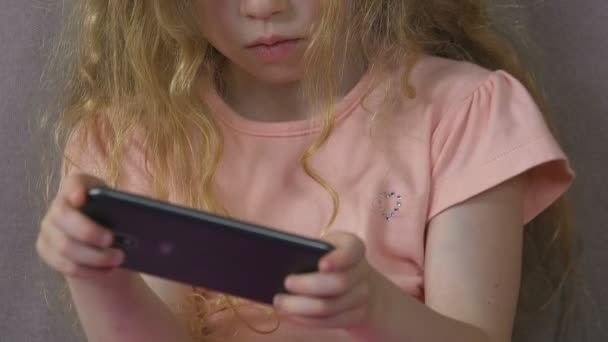 Young girl obsessed with smartphone, technoference and bad children behavior — Stock Video