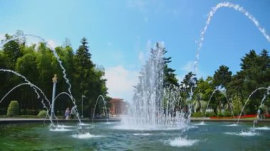 Yaz Tiyatrosu ve pitoresk yerlere gezi Batum, Çeşme