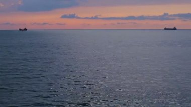Büyük gemiler yelken günbatımı, mal verme, Karadeniz ticaret kargo ile yüklü