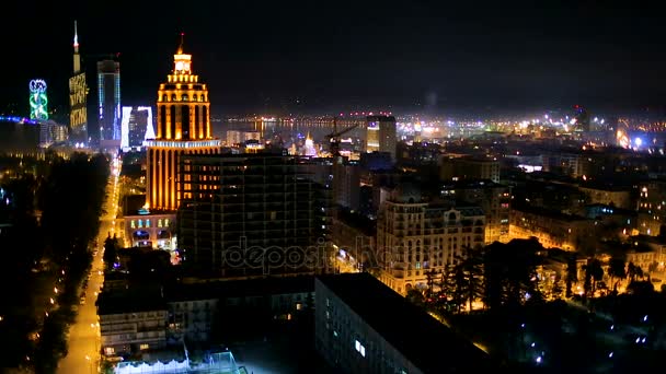 Блестящие огни Батуми ночью, красивое освещение современной Грузии — стоковое видео