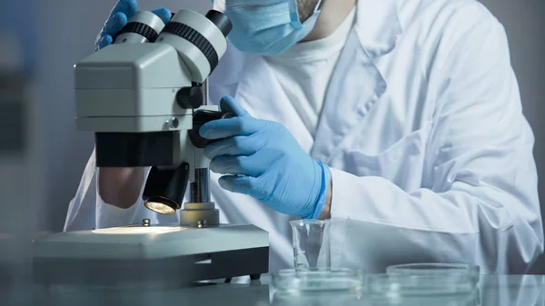 Medical analyst doing biochemical research of blood samples at his laboratory — Stock Photo, Image