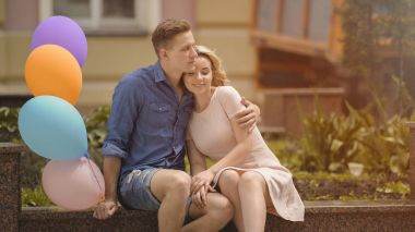 Adam kız arkadaşı, romantik tarihte sarılma kaç sarılma hava balonları ile