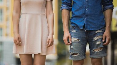 Kız ve erkek arkadaşı aşık her diğer, genç bir çift için sonraki ayakta