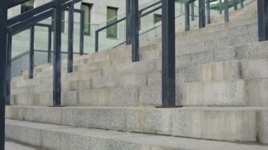 Adam ile iyi gelişmiş ayak bilekleri spor ve koşu ayakkabıları, işçi