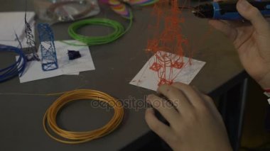 3d kalemi çocuk oyuncak, yüksek teknoloji aygıt closeup ile DIY etkinlik oluşturma