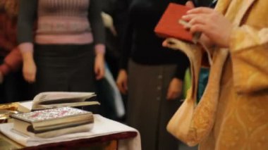 Rahip Ortodoks Kilisesi'nde dua kitabı, açılış başlar dini hizmet, bucak