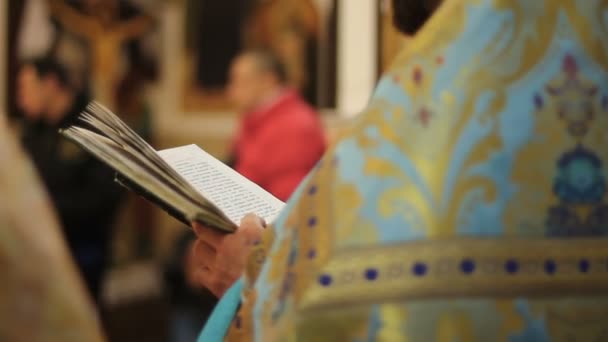 Orthodox Church clergyman reading psalm book, conducting festive service, prayer — Stock Video